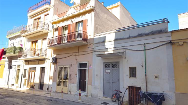 INDIPENDENTE CON GARAGE