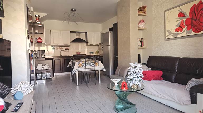 STABILE INDIPENDENTE