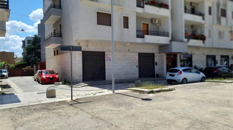 LOCALE COMMERCIALE