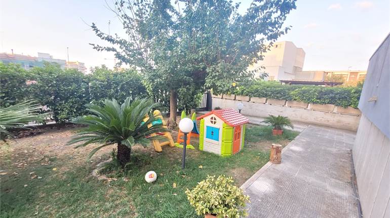 APPARTAMENTO CON GIARDINO