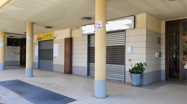 LOCALE COMMERCIALE