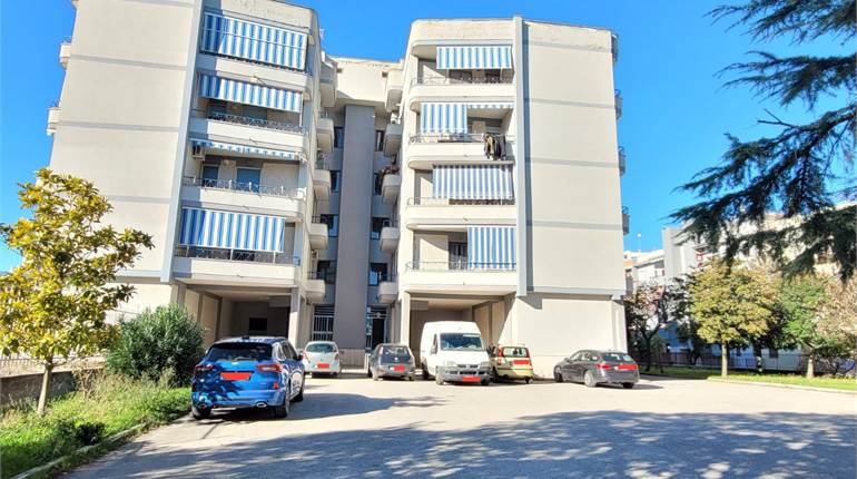 APPARTAMENTO CON BOX