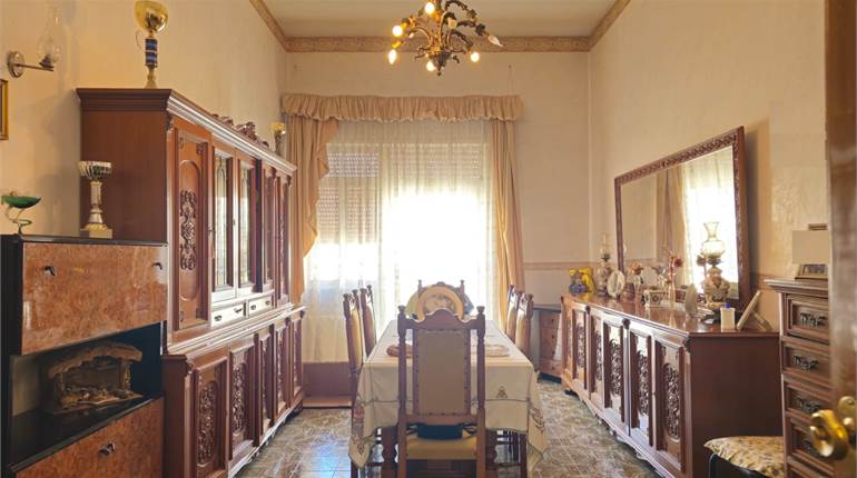 INDIPENDENTE CON GARAGE