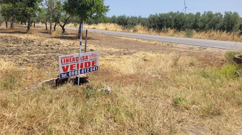 TERRENO DI HA 10,25 IN VIA CANDELA