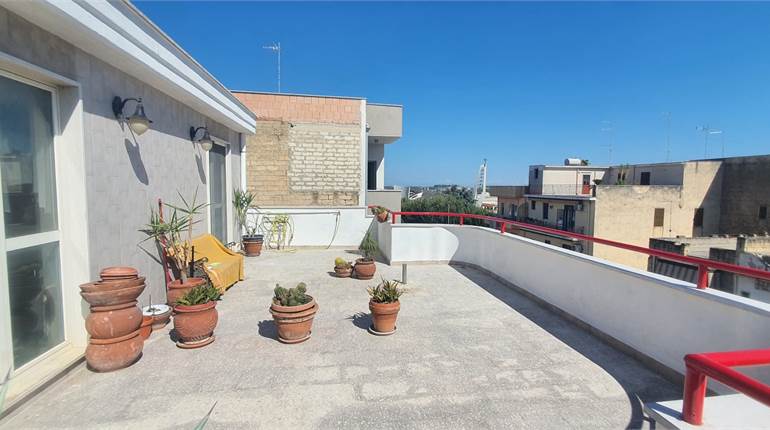 APPARTAMENTO CON BOX